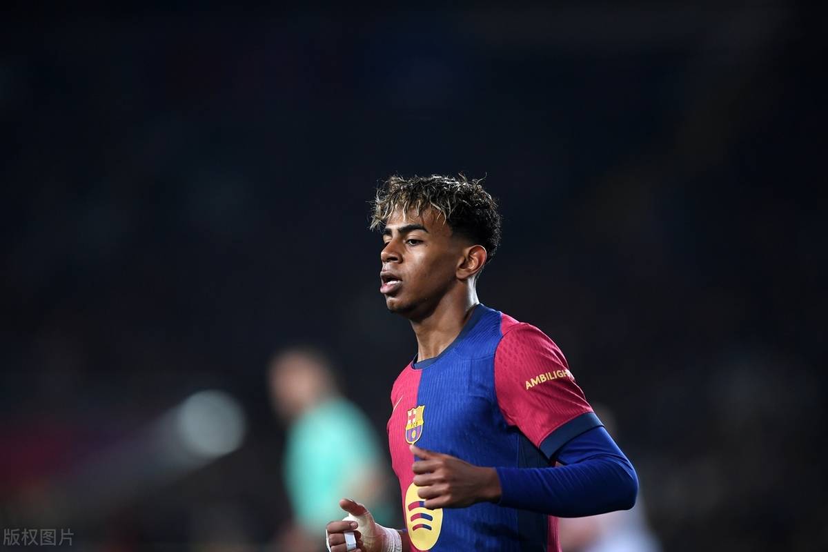 奥莱报：迪马利亚壁画遭到涂污，青训教练指责罗萨里奥球迷（奥莱报：迪马利亚壁画被涂鸦，青训教练怒批罗萨里奥球迷）